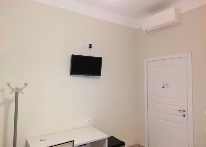 Emmy Hotel *