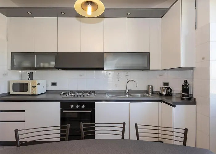 Apartament Modern 2br With Metro Access Mediolan