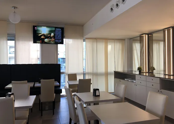 Stradivari ホテル 3*