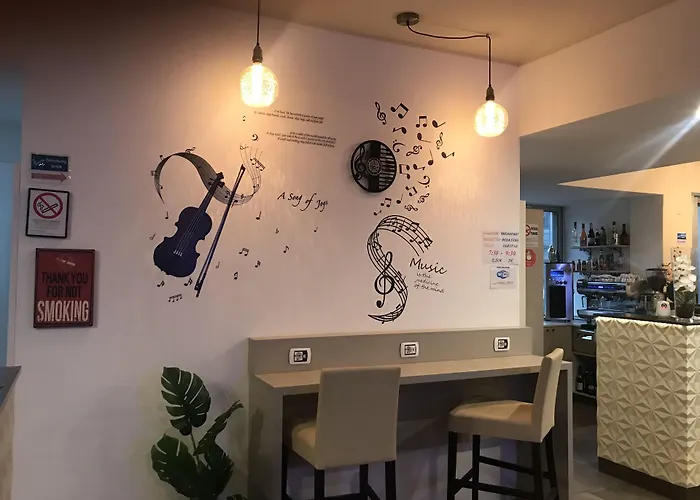 Stradivari ホテル