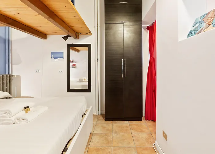 Guesthost - Cosy Nest Isola District Heart Апартаменты