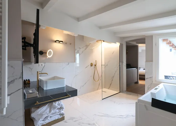 Prestige Boutique - Piazza Duomo View Апартаменты 4*