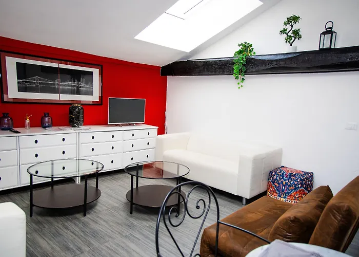 Hosting Dreams Attics - Duomo Appartement *