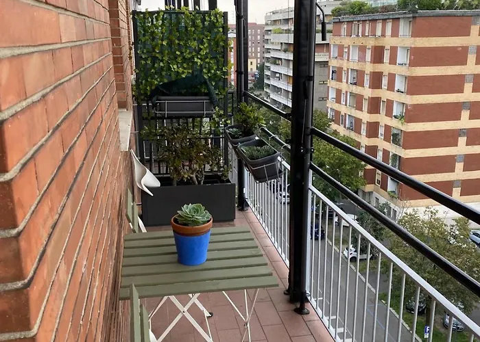 Two-room On A Quiet Street 15 Minutes From The Duomo アパート ミラノ