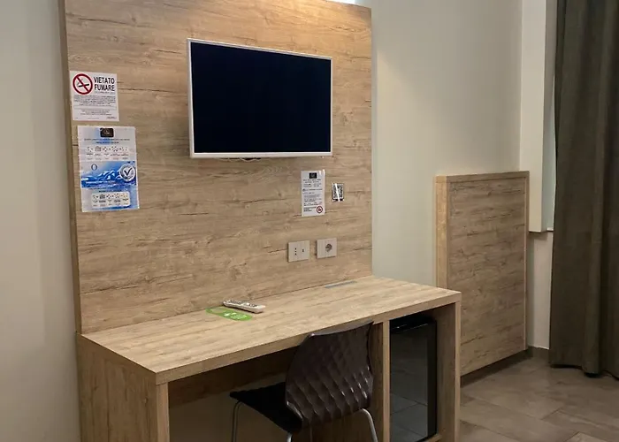 Stradivari ホテル 3*