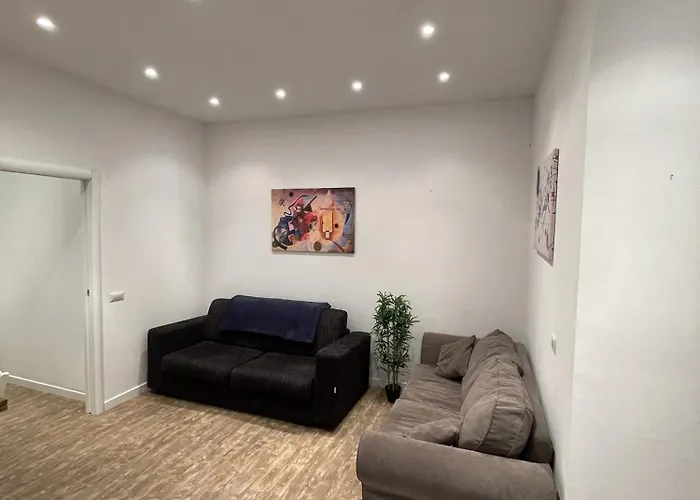 Artstay Exclusive Near Train Metro, Parking