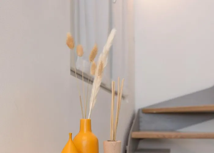 Artstay - Exclusive Near Metro M1, Ac, Parking *