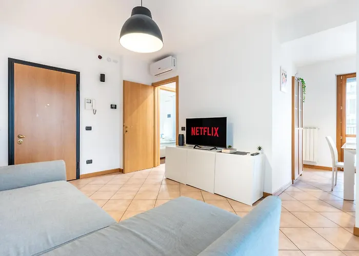 Apartmán Luminoso Attico Con Garage Gratis Vicino Al Duomo E Allo Ieo *