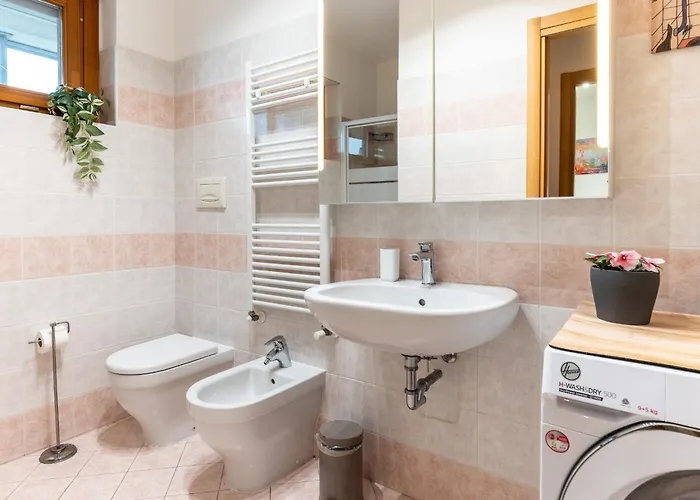 Apartmán Luminoso Attico Con Garage Gratis Vicino Al Duomo E Allo Ieo