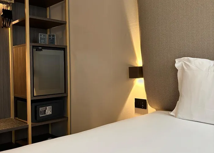 Hotel Av Milan