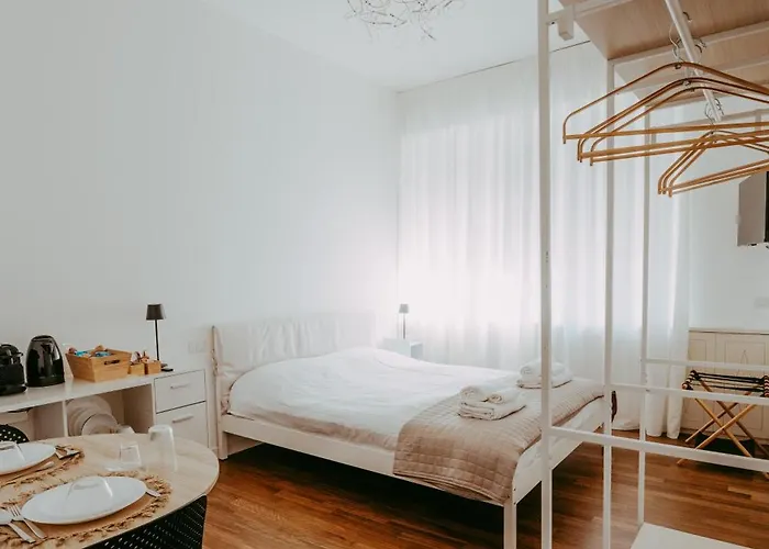 Faro Bed & Breakfast Milan