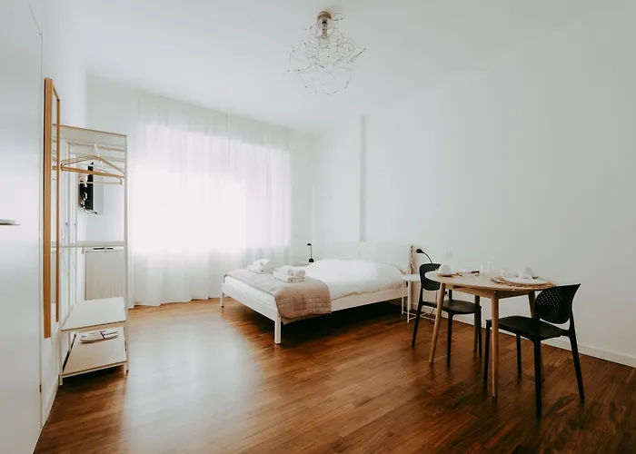Faro Bed & Breakfast Milan