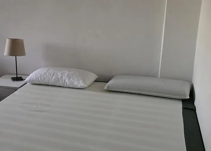 Апартаменты Mondrian's Flat In - Cadore V Giornate - Metro M4 Dateo Милан