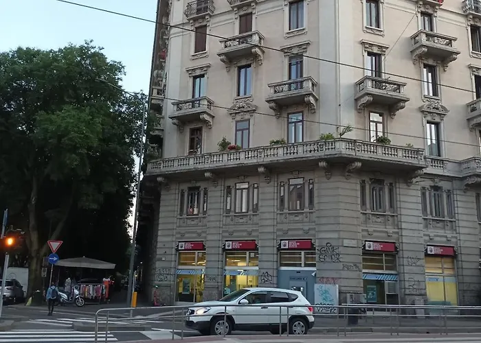 Mondrian's Flat In - Cadore V Giornate - Metro M4 Dateo * Милан