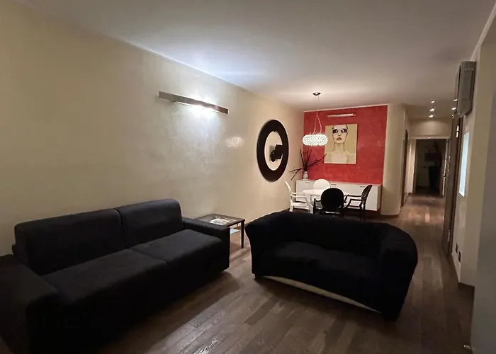 Stylish In Fashion District - Corso Venezia Apartment