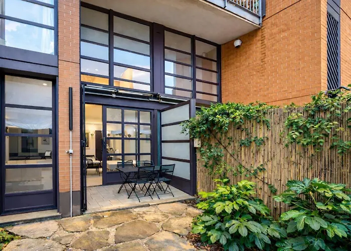 Isola Oasis - Loft With Garden & Free Private Garage Apartmán *