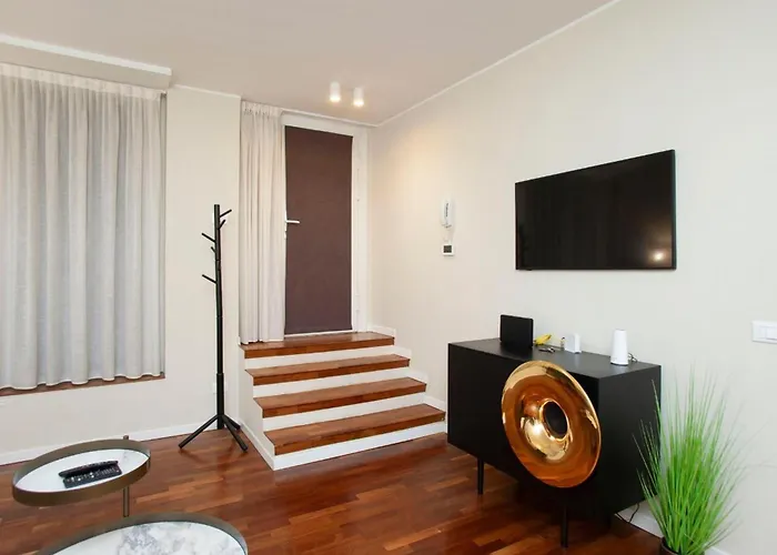 Stayeasy Costanza - Quiet Flat