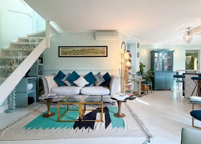 Near Metro Cozy With Terrace & Balcony *
