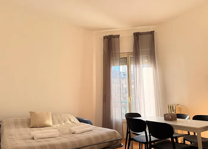 3 Bedrooms Separate 1 Min Walk From Brera, 15 Min Duomo Апартаменты *