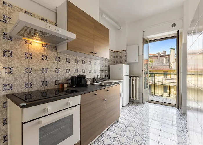 3 Bedrooms Separate 1 Min Walk From Brera, 15 Min Duomo Апартаменты Милан