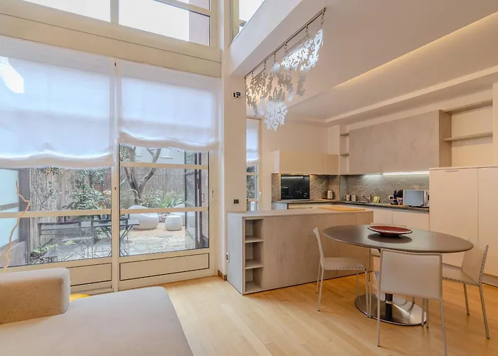 Isola Oasis - Loft With Garden & Free Private Garage