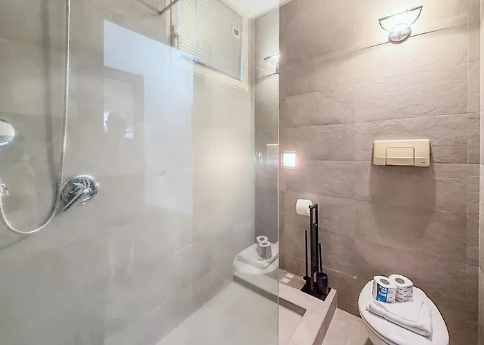Apartmán Isola Oasis - Loft With Garden & Free Private Garage