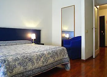 Pola 4* 밀라노