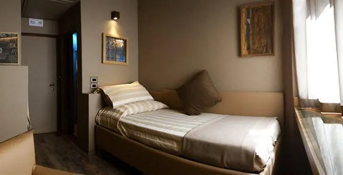 Mentana, By R Collection 4*