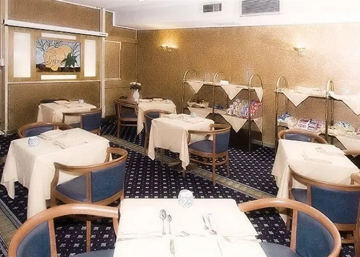 Mentana, By R Collection Hotel