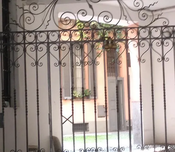 Charming And Elegant Historic Center Of Apartman Milánó