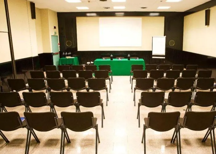 Western Madison Milano