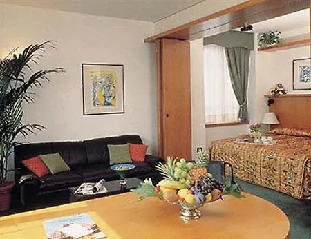 Hotell Century 4*
