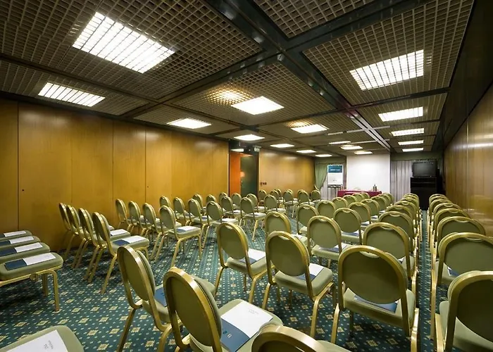 Hotell Century 4*