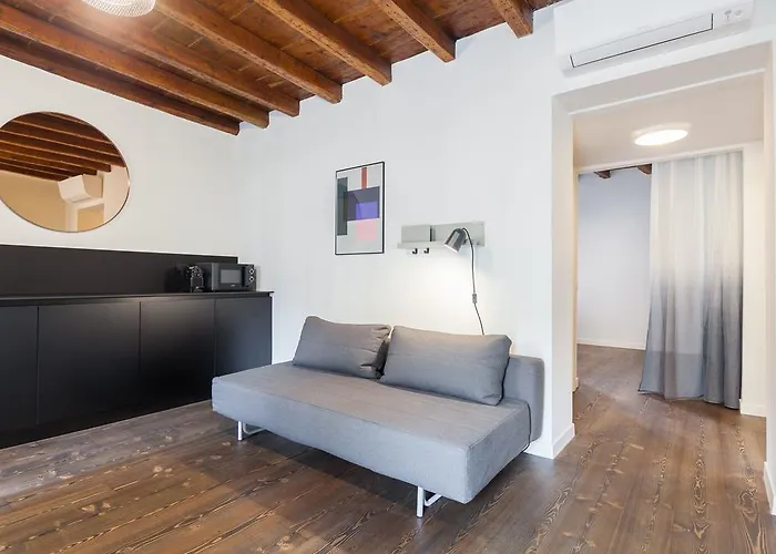 - Downtown * Milánó