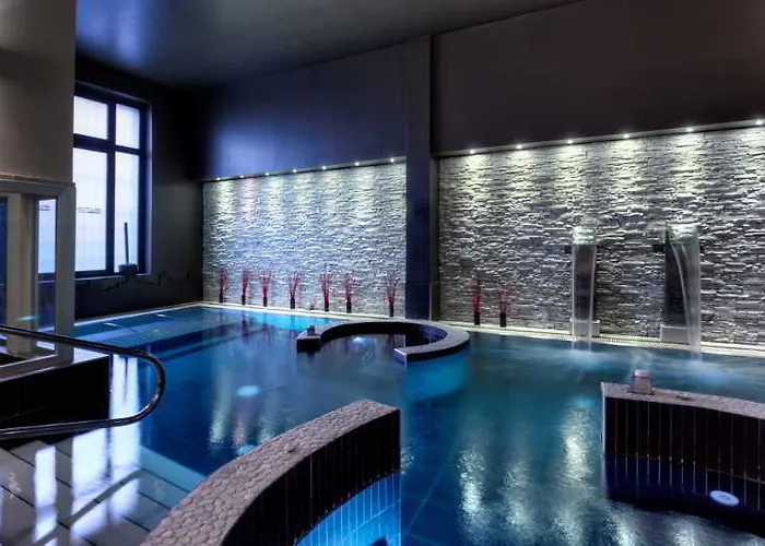 فندق Oasi Village 3*