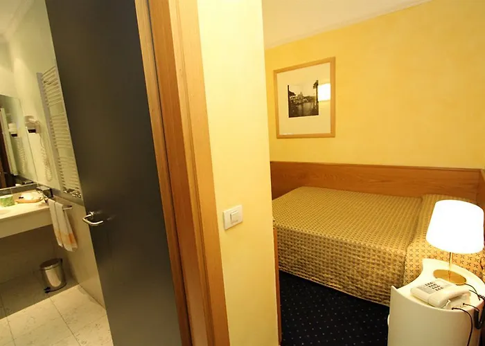 كلَب فندق ميلان