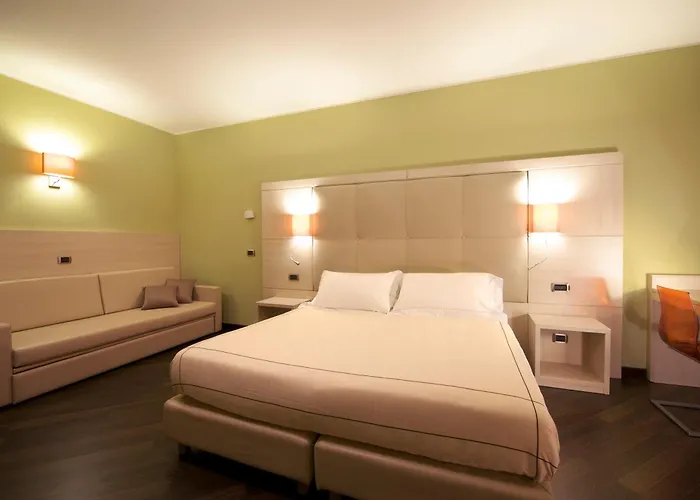 מלון Acca Palace - Aa 4*