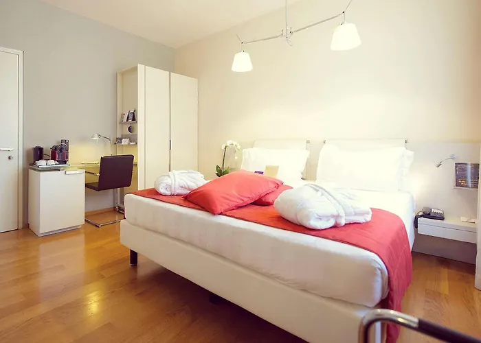 Hotel Mercure Solari Milan