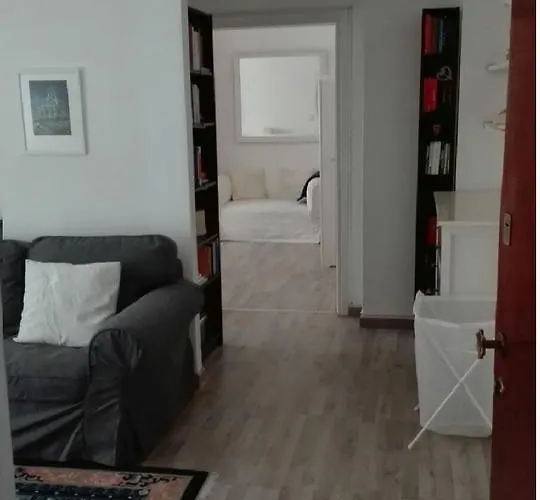 In Milano, Close To Undergrond M3 Apartmán