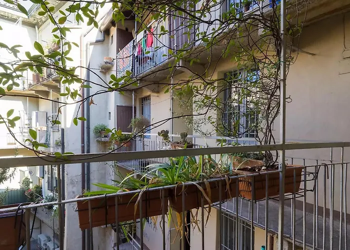 דירה Guesthost - Sant Ambrogio Lovely Flat מילאנו