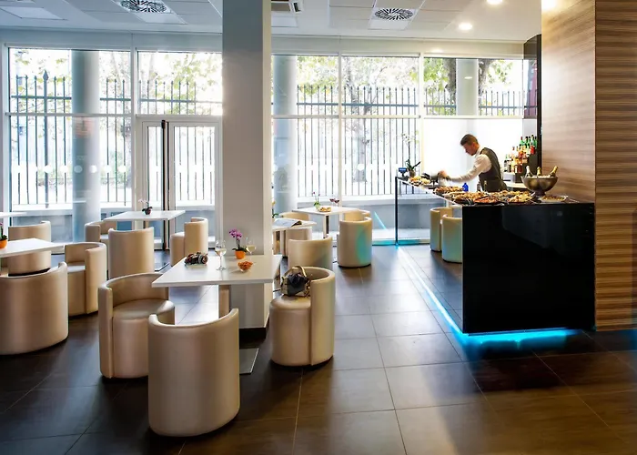 ديجلي أركيمبولدي فندق