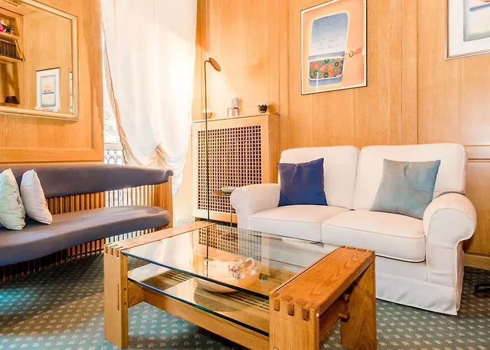 Apartman Joivy Charming With Terrace In The Very Heart Of *