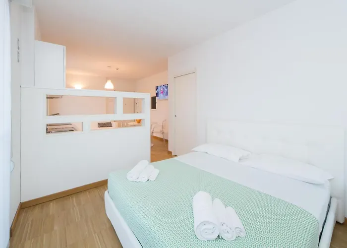 Housing32 * Милан