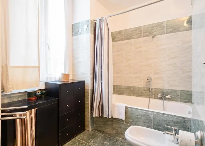Guesthost - Cosy Nest Isola District Heart Апартаменты *