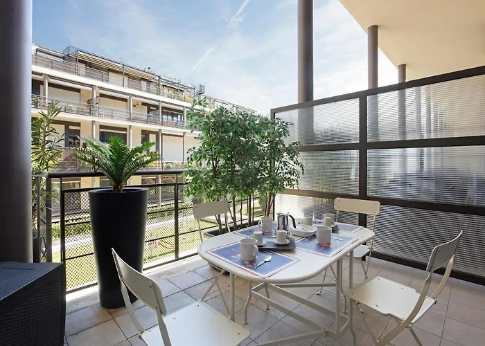 Guesthost - Elegant Loft With Balcony! Appartement Milan