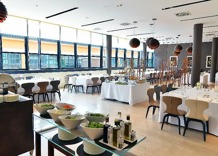 Hilton Garden North Hotel 4*