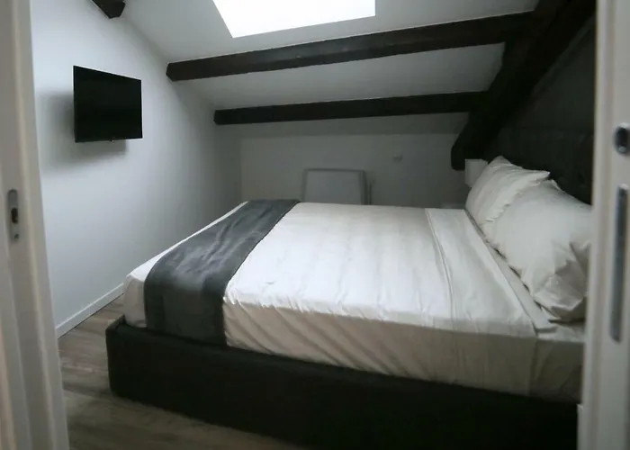 Moscova Attic Near Duomo Apartment *