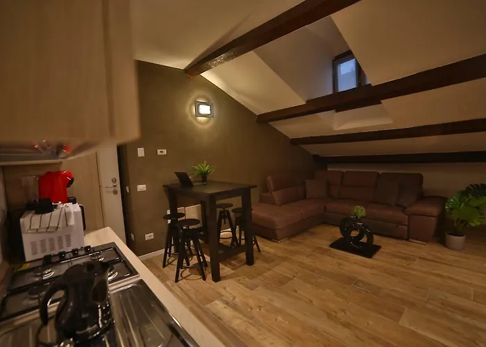 Apartment Moscova Attic Near Duomo *