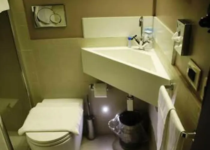 Mentana, By R Collection 4* Milan