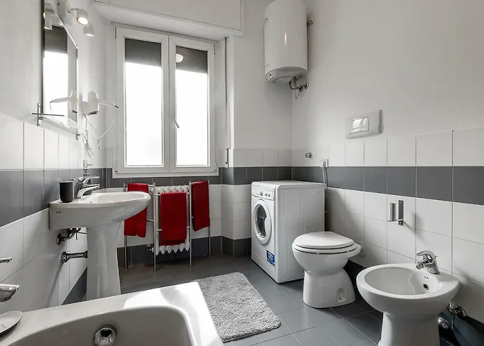 Sweet San Lorenzo, Right In The Centre * Milan